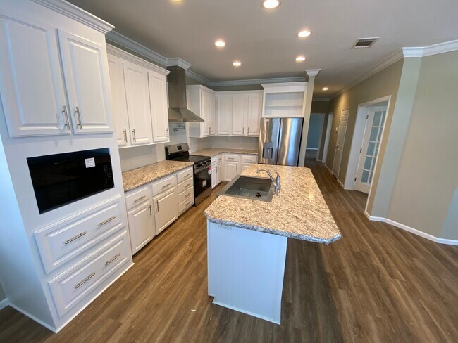 Foto del edificio - 5307 Camelot Dr E