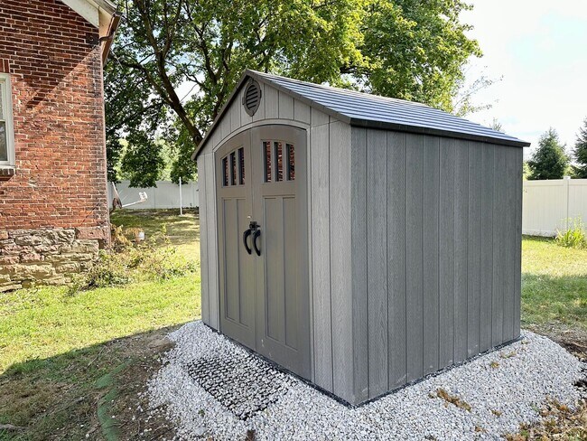 Foto del edificio - Charming Renovated 2BR in Peaceful Setting