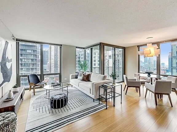 Foto del edificio - 2 E Erie St