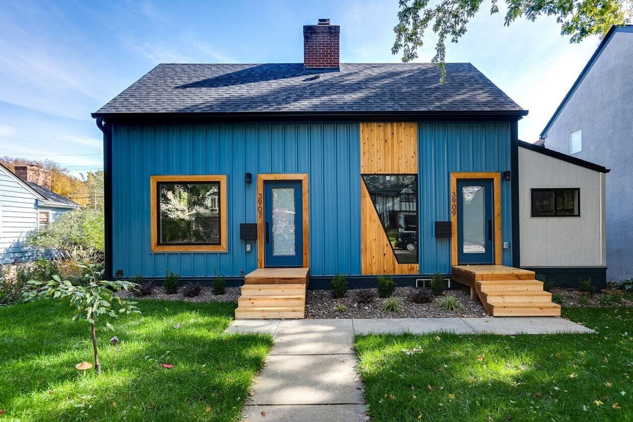 Foto principal - Amazing 2 bedroom, 2 bathroom 1,330 sf hom...