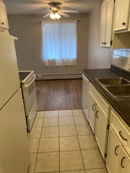 Building Photo - 12841-12865 65 St NW