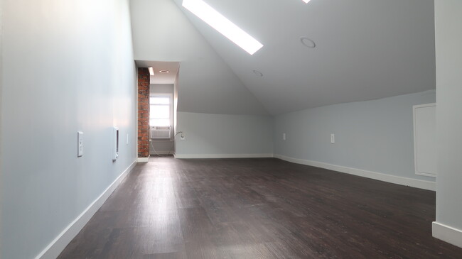 Building Photo - 1515 Summit St