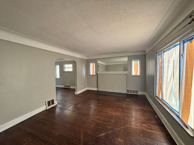 Foto del edificio - 15496 Gilchrist St