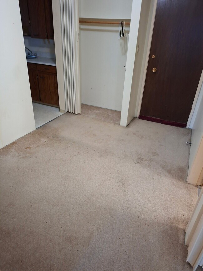 Photo du bâtiment - 1320 King Albert Ave