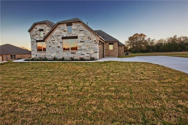 Foto del edificio - 337 Chisholm Trail