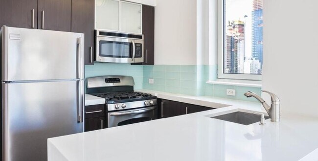 Foto del edificio - 3 bedroom in New York NY 10018