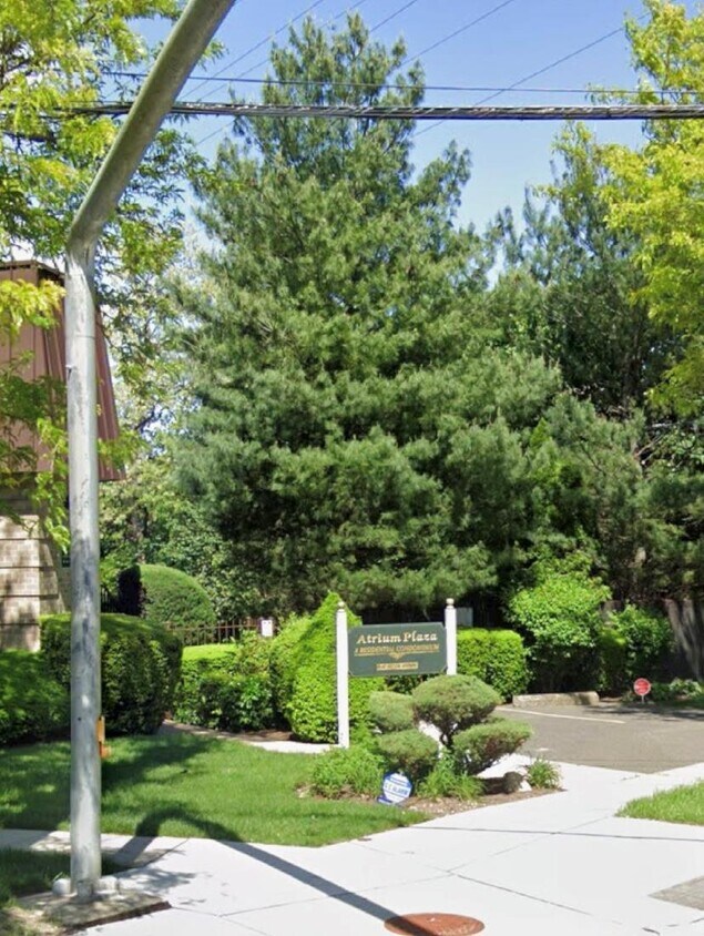 Primary Photo - 200 Hilton Ave