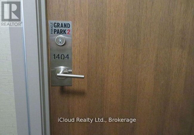 Photo du bâtiment - 3975 Grand Park Dr