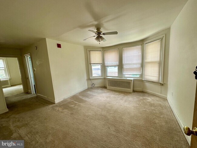 Building Photo - 913 Fayette St