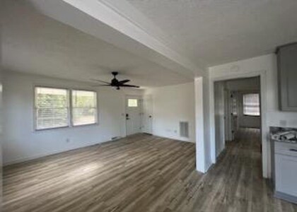 Foto del edificio - 608 Spring St