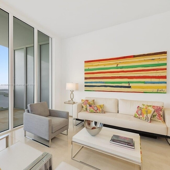 Building Photo - 15811 Collins Ave