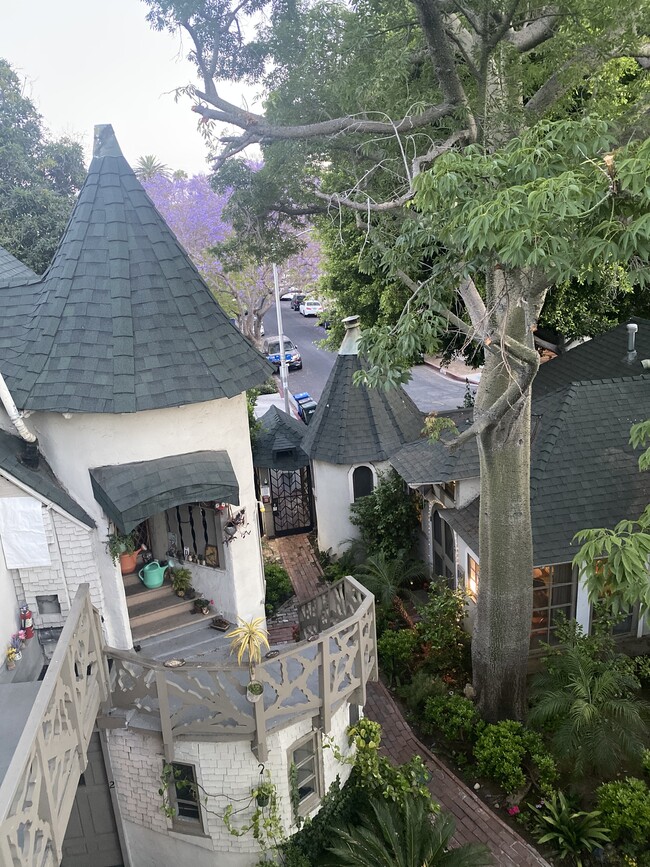 Foto del edificio - 7219 Hampton Ave