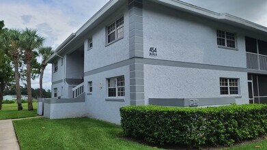 Building Photo - 454 Fairways Cir