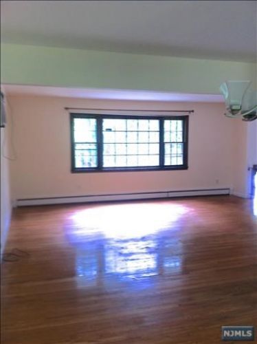 Building Photo - 253 Brookside Ave