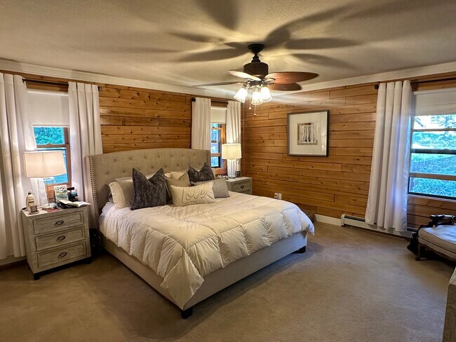 Building Photo - 357 Skyview Dr