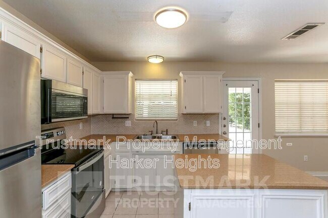 Foto del edificio - 2114 Diana Loop