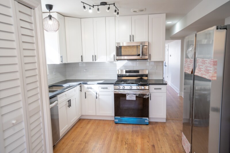 Foto principal - 5735 W Addison St