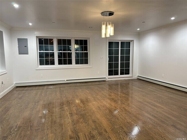 Building Photo - 73-17 52nd Ct
