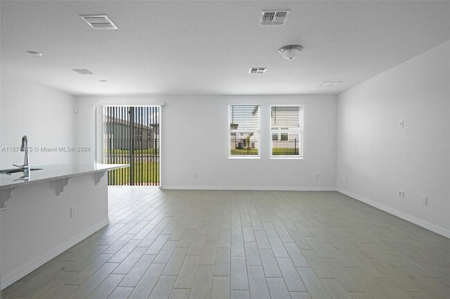 Building Photo - 1130 Foreshore Ln
