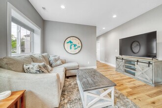 Building Photo - 108 Elkenburg St