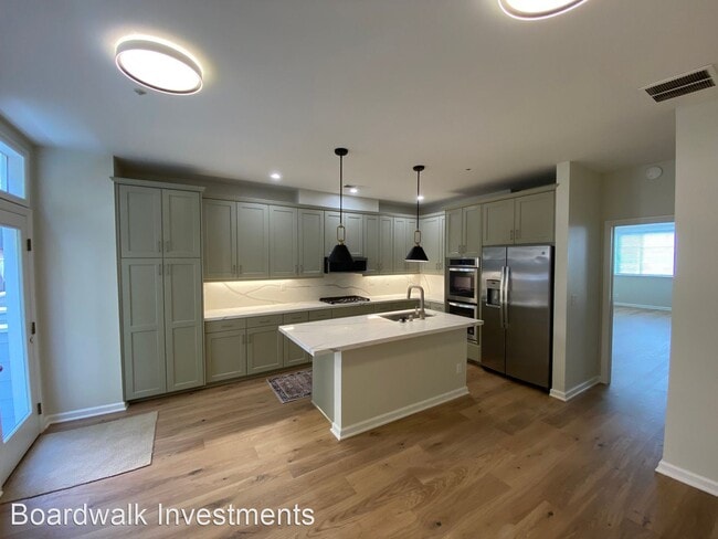 Building Photo - 3 br, 3.5 bath House - 3421 El Camino Real...