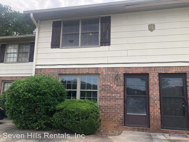 Building Photo - 309 Chateau Dr SE