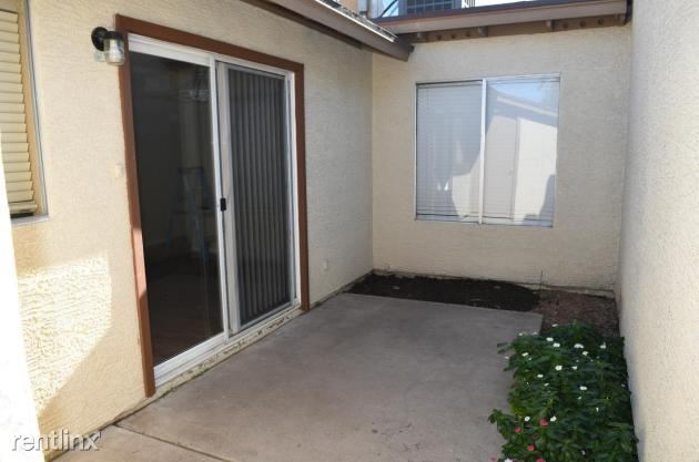 Building Photo - 3 br, 2 bath Townhome - 2623 E Laird St