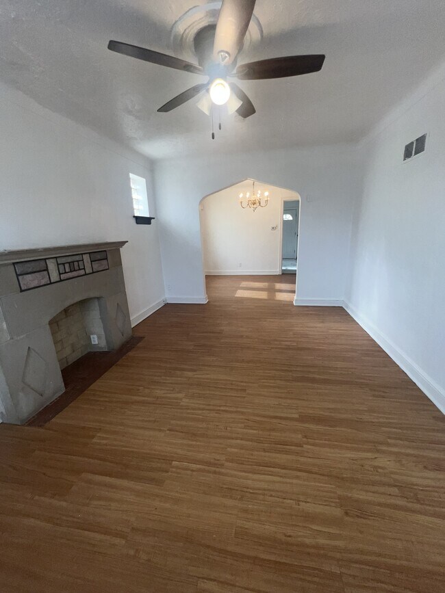 Foto del edificio - 8955 Mayfield Ct