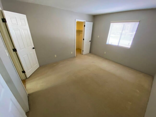 Building Photo - Spacious Upgraded One Bedroom Condo in Scottsdale