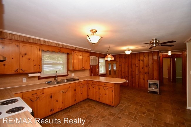 Building Photo - 3 br, 2 bath House - 632 Firewood Rd