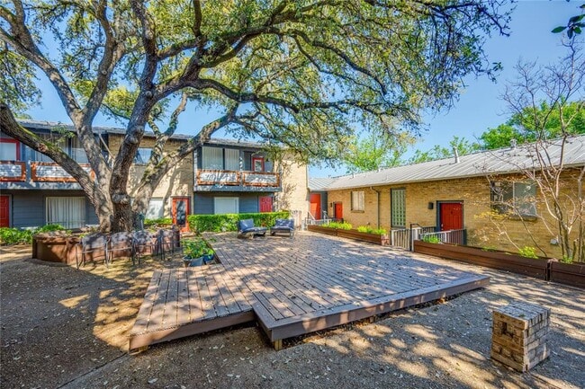Building Photo - 1100 Azie Morton Rd