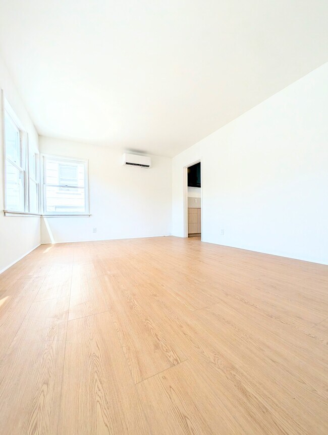 Foto del edificio - 1604 Silver Lake Blvd