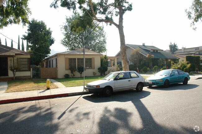 Building Photo - 908 E Acacia Ave