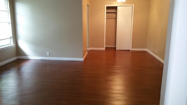 Foto del edificio - 523 S Travis St