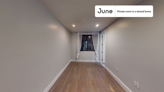 Building Photo - Room in Shared 3 bed/3 bath home