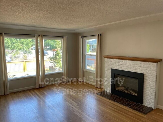 Building Photo - 11687 SE 33rd Ave