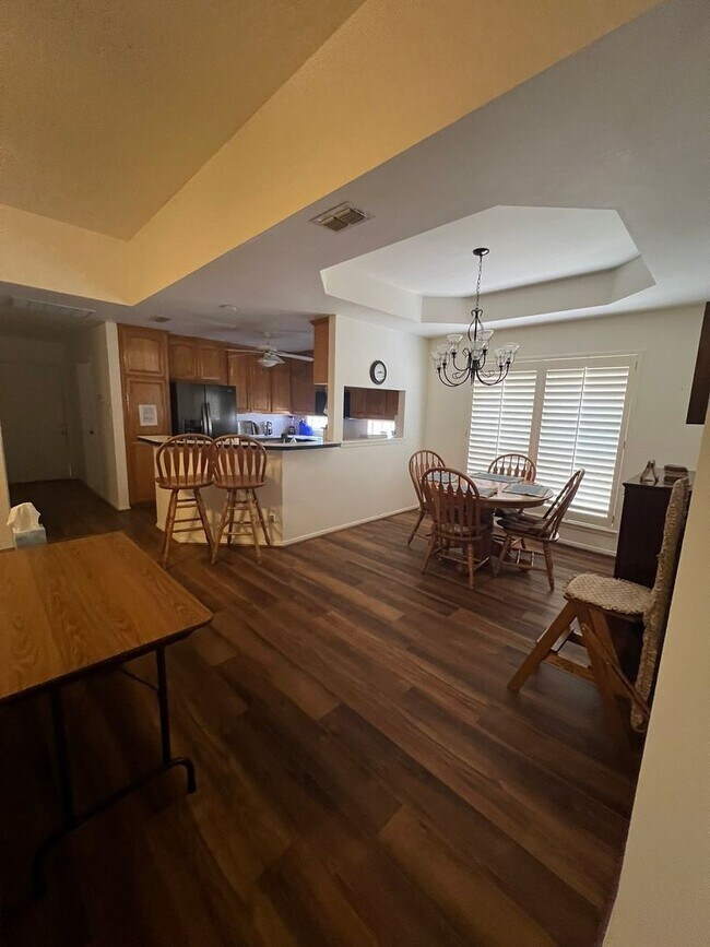 Building Photo - FULLY FURISHED MID TERM LEASE