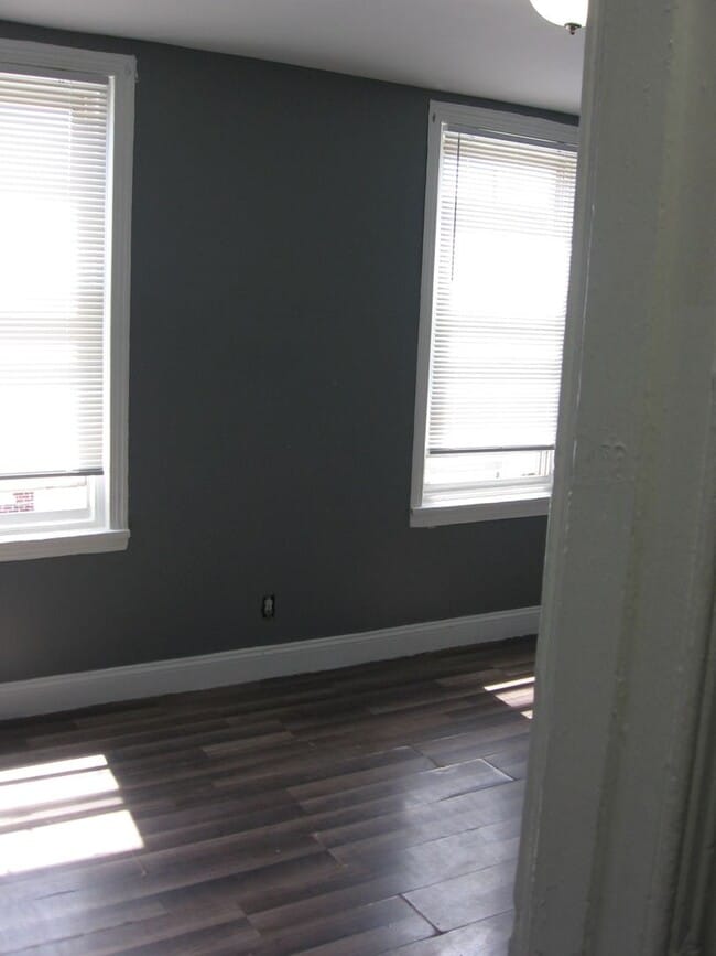 Building Photo - 1027 W Ontario St