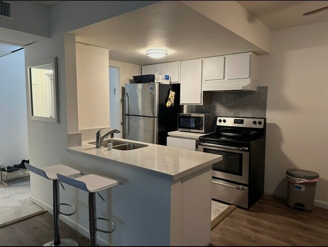 Building Photo - 421 S La Fayette Park Pl
