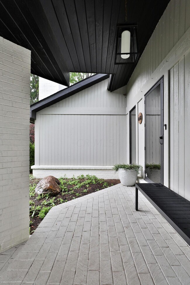 Building Photo - 668 Eagle Ridge