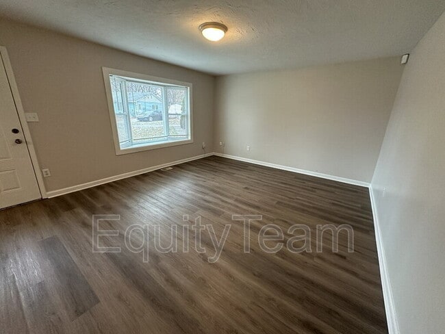 Foto del edificio - 2498 Schon Dr