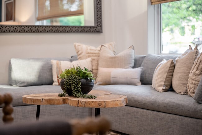 Building Photo - 308 Dunn St