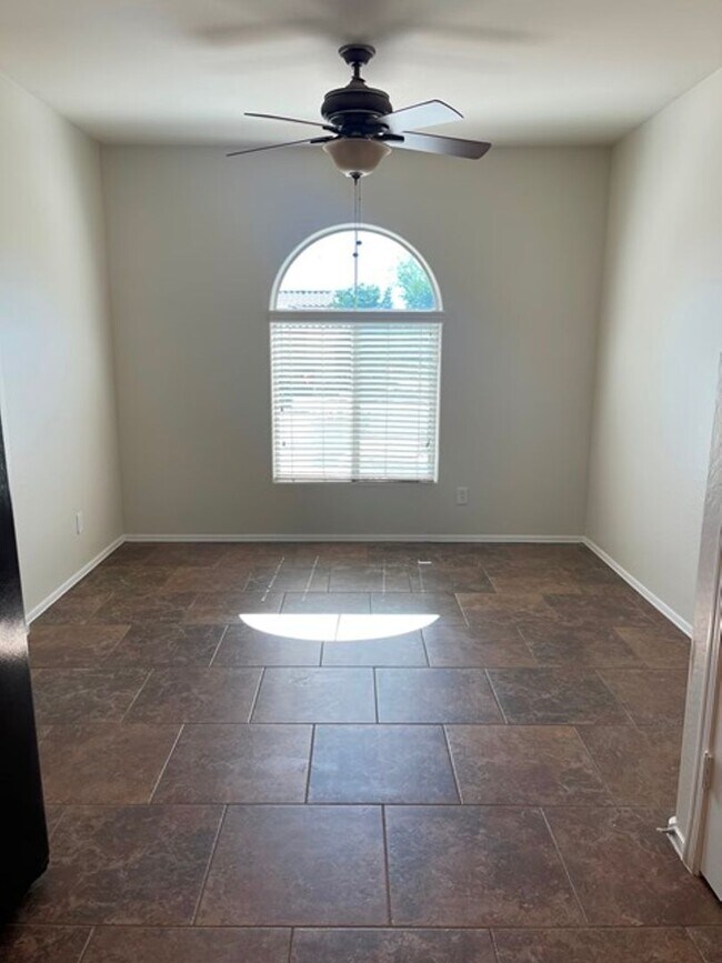 Foto del edificio - 3 bedroom 2 bath home with a den in the Wh...
