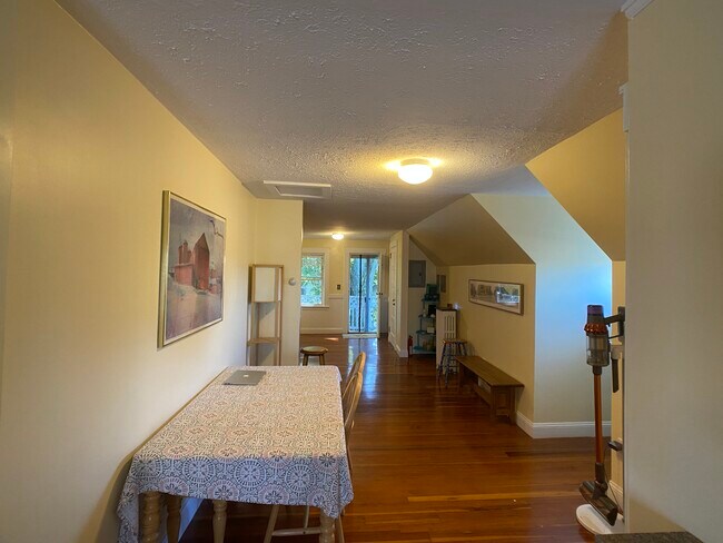 Building Photo - 8 Mendelssohn St