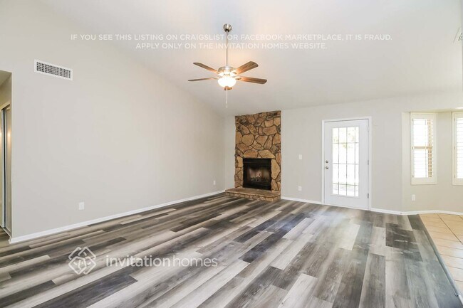 Building Photo - 2402 N Pleasant Dr