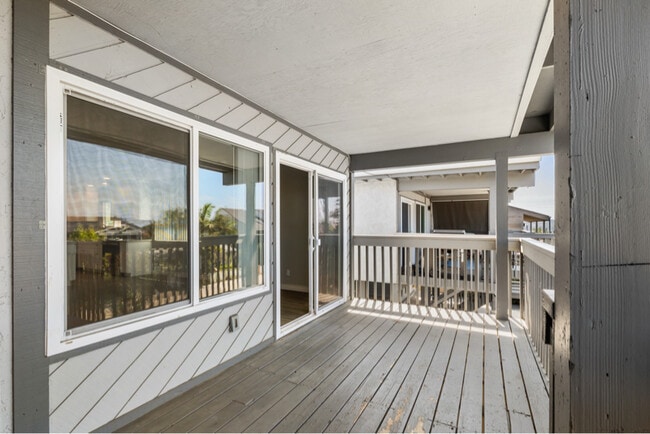 Foto del edificio - 2445-47 Newcastle Ave