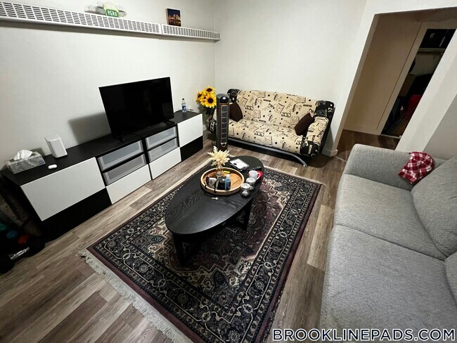 Foto del edificio - 1589 Beacon St