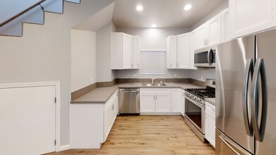 Building Photo - 5011 Rockford Dr