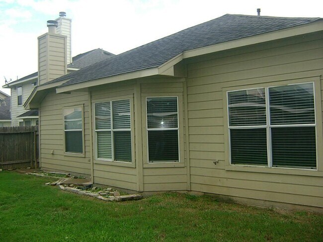 Building Photo - 19754 Cozy Cabbin Dr