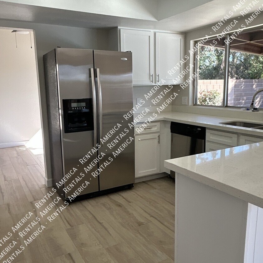 Building Photo - 1019 W Posada Ave